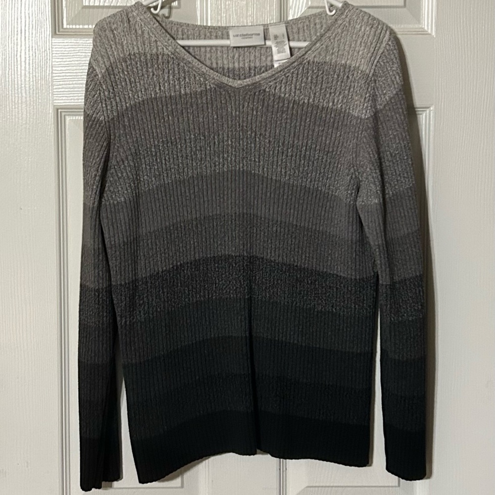 Gradient Gray Sweater‎